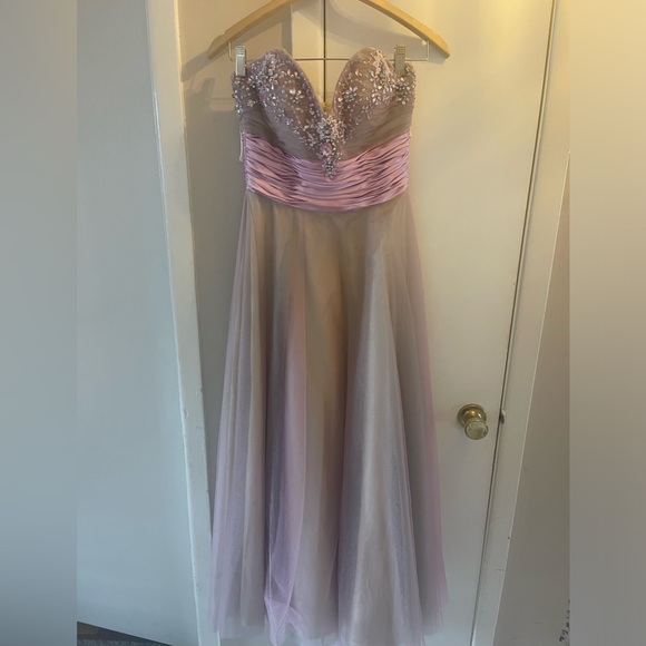 Beyond Division of Jovani Woman’s Dress Standard Size 6 - Picture 1 of 11